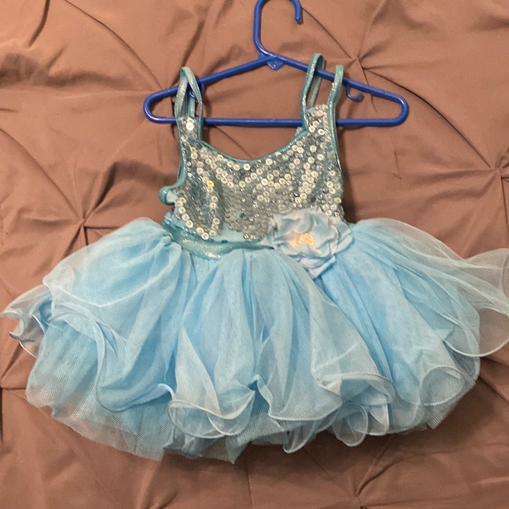 Like new ballet tutu..worn once for a recital. Fits size 3-4 child.